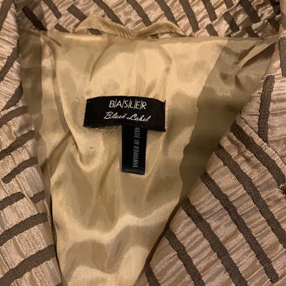 Lightweight blazer with stripe pattern - Picture 4 of 4